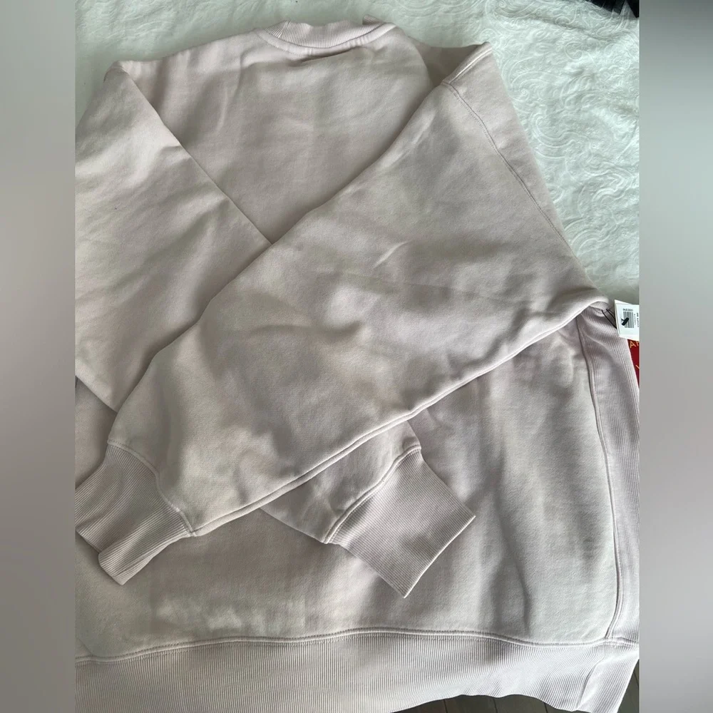 Aritzia cozy fleece boyfriend sweatshirt - cute bunny design - Picture 3 of 9